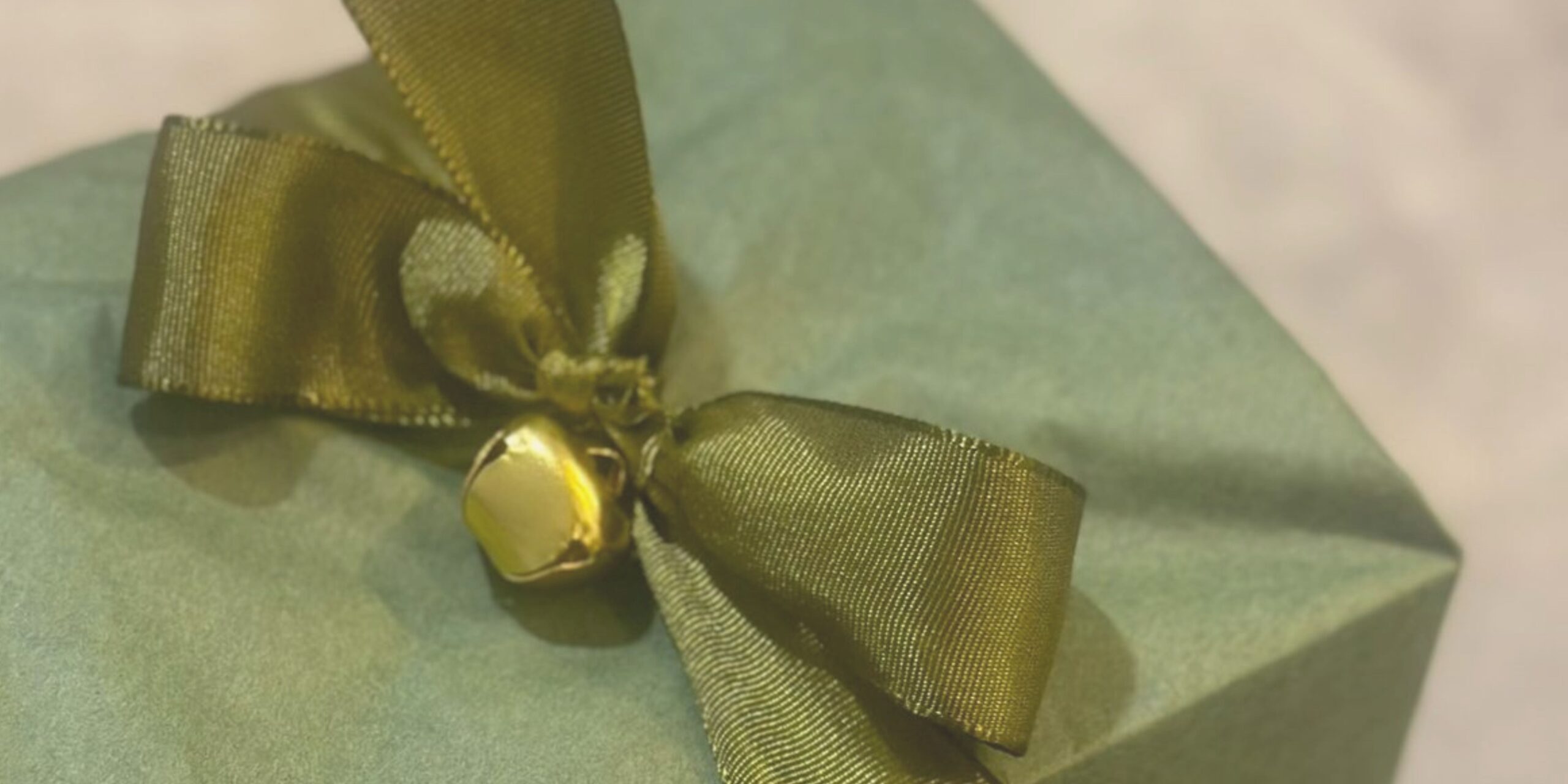 Best Kris Kringle Gifts to Lift Spirits and Get Tongues Wagging – Beautyologist Christmas Gifts