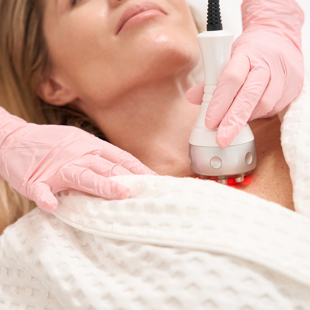 Patient is undergoing radiolifting of the decollete area Patient is undergoing radiolifting of the decollete area, female is in the clinic of aesthetic medicine